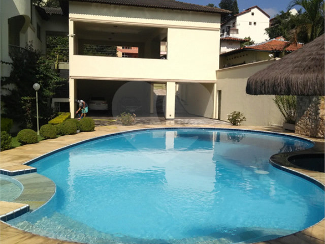 Sobrado à venda com 4 quartos, sendo 3 suítes,  em Horto, São Paulo, SP