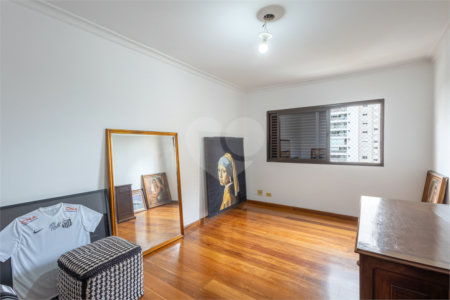 Apartamento à venda com 4 quartos, sendo 3 suítes,  em Jardim Monte Kemel, São Paulo, SP