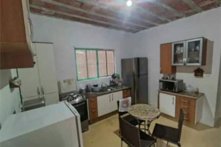 Casa à venda com 2 quartos no condomínio Antilhas, Cotia - SP