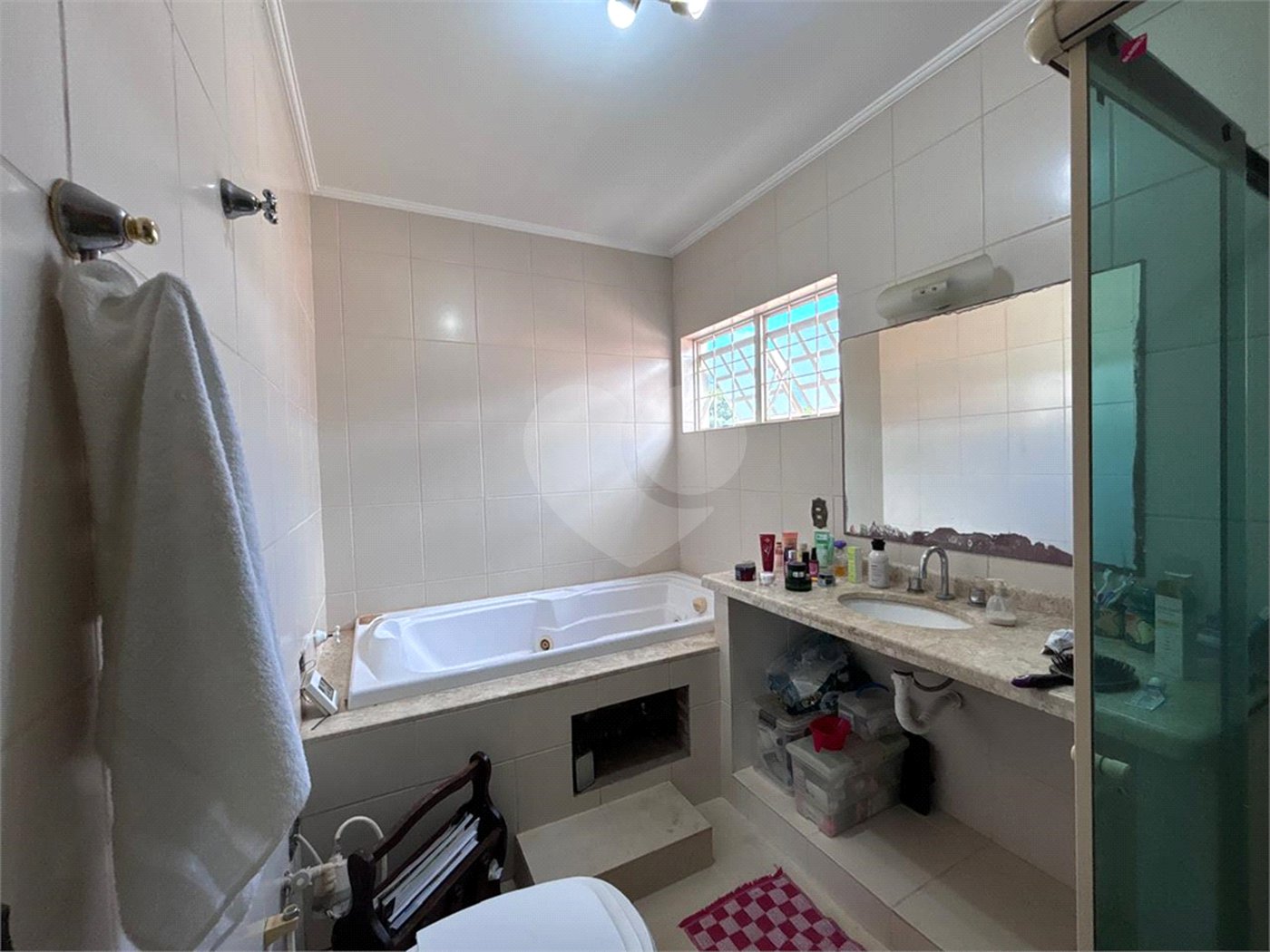 Casa à venda com 5 quartos, sendo 2 suítes,  em Jardim Maristela, Atibaia, SP