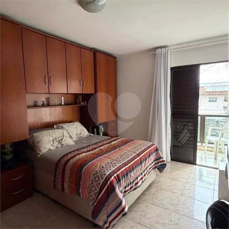 Sobrado à venda com 3 quartos, sendo 1 suíte, em Parque Maria Domitila, São Paulo, SP