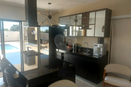 Casa à venda com 4 quartos, sendo 3 suítes, em Ogiva, Cabo Frio, RJ