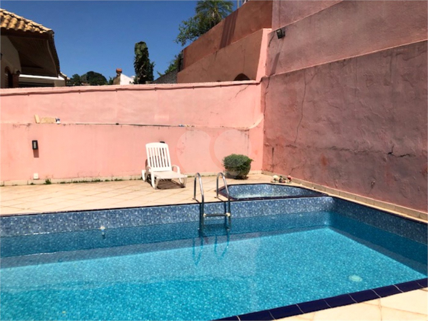 Casa à venda com 4 quartos, sendo 2 suítes,  em Jardim Leonor, São Paulo, SP