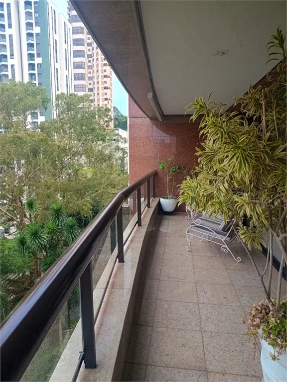 Apartamento à venda com 3 suítes em Vila Suzana, São Paulo, SP