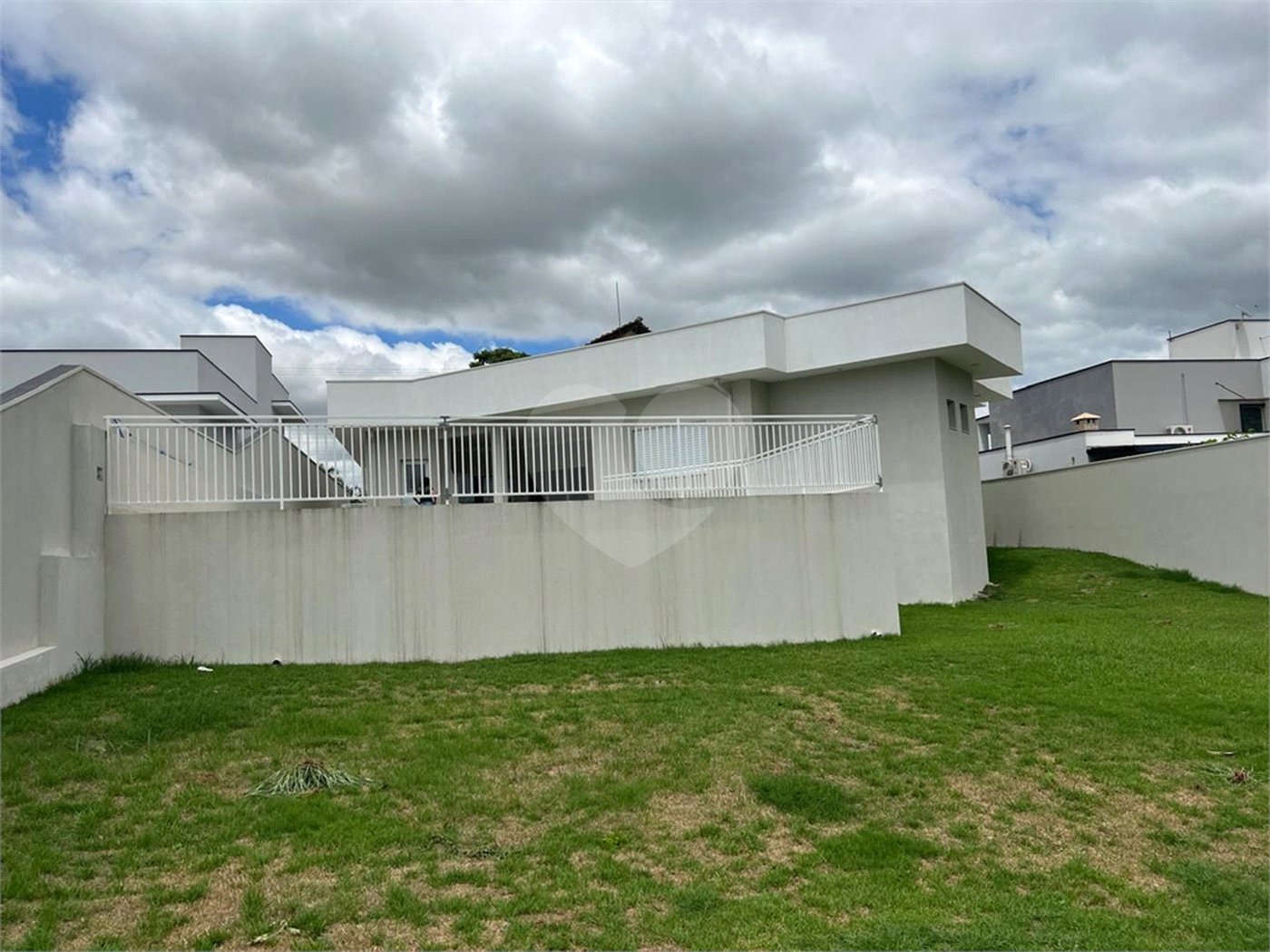 Casa à venda com 3 suítes no condomínio Palmeiras Imperiais, Salto - SP
