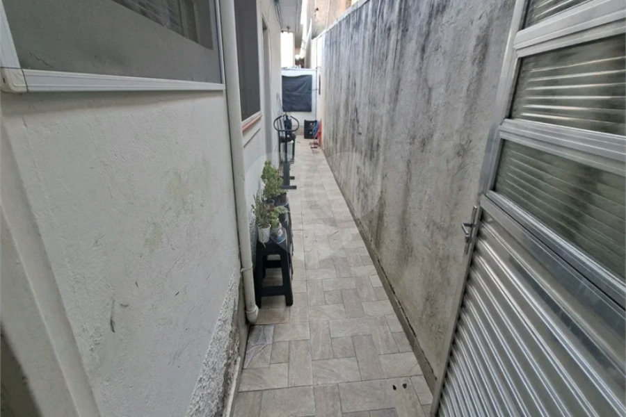 Casa Térrea à venda com 5 quartos, sendo 1 suíte,  em Chora Menino, São Paulo, SP
