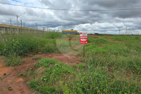 Terreno à venda em Parque Residencial São Lucas, Araraquara, SP