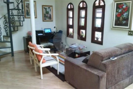 Casa à venda com 4 quartos, sendo 2 suítes, no condomínio Vinhas da Vista Alegre - Lado Sede, Vinhedo - SP