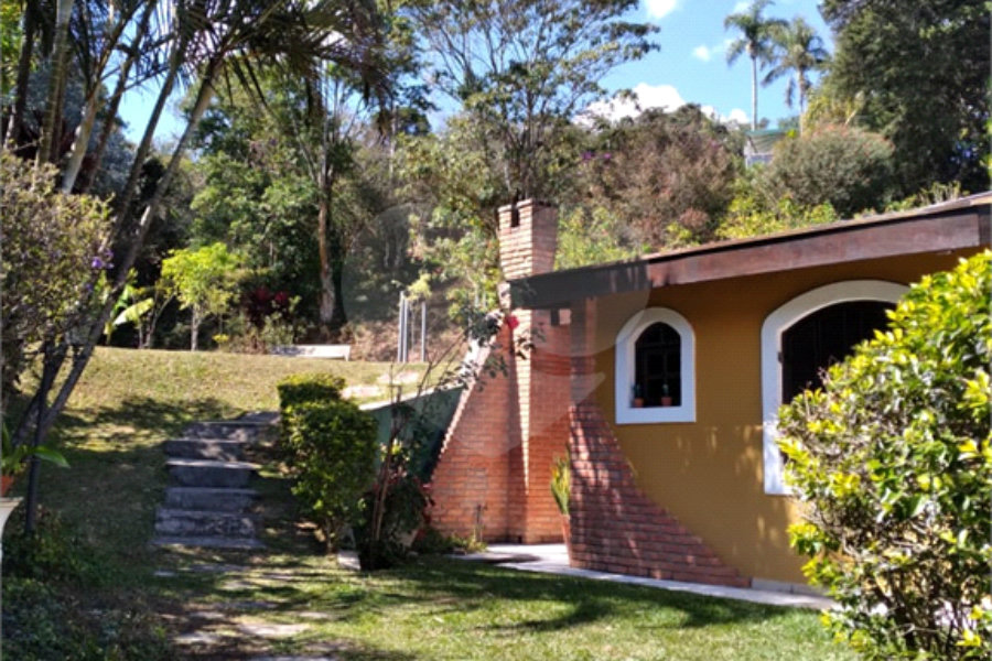 Casa à venda com 5 quartos, sendo 3 suítes, em Serra da Cantareira, Mairiporã, SP