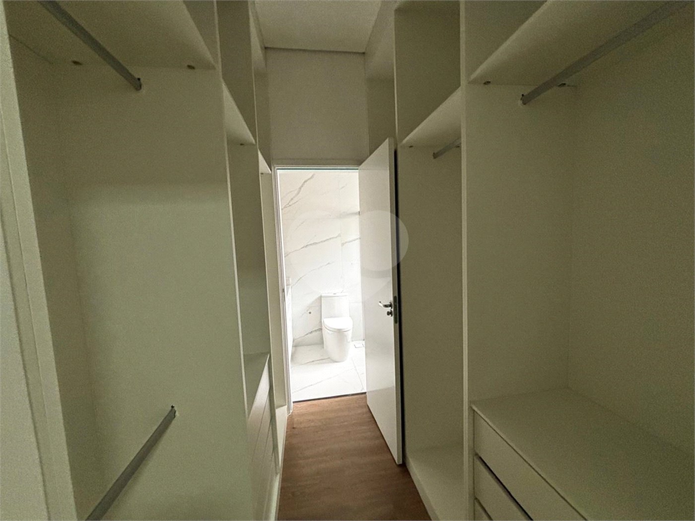 Casa à venda com 3 quartos, sendo 1 suíte, no condomínio Village Moutonnée, Salto - SP