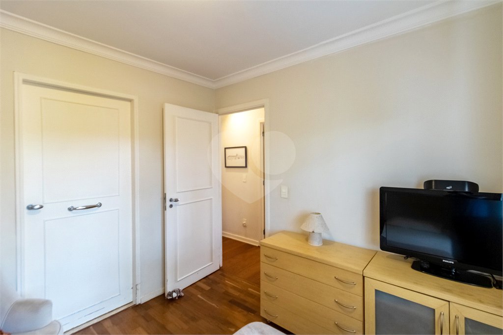 Apartamento à venda com 3 quartos, sendo 2 suítes, em Alto da Boa Vista, São Paulo, SP