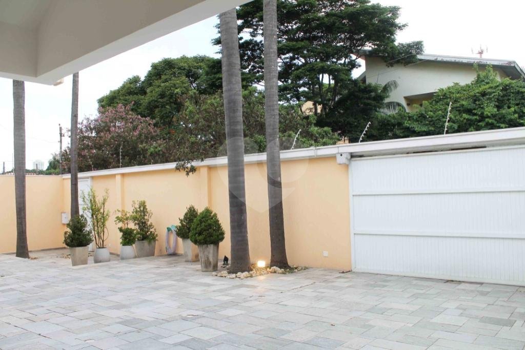 Casa Térrea à venda ou para alugar com 3 suítes em Brooklin Velho, São Paulo, SP