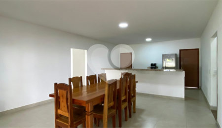 Casa à venda com 4 quartos, sendo 3 suítes, em Taperapuan, Porto Seguro, BA