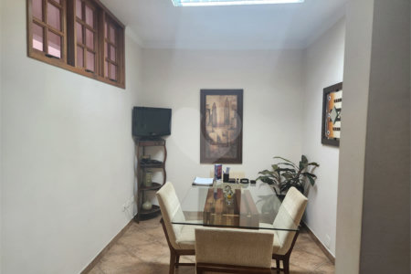 Sobrado à venda com 4 quartos, sendo 1 suíte, em Água Branca, São Paulo, SP