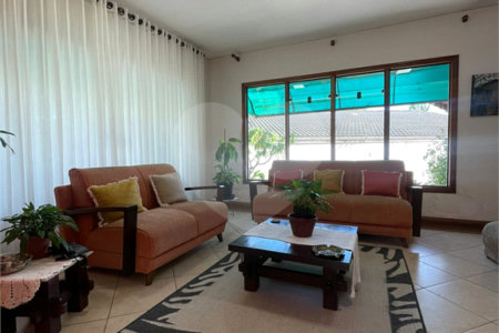 Casa à venda com 3 quartos, sendo 2 suítes,  em Vila Oliveira, Mogi das Cruzes, SP