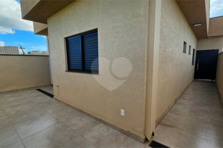 Casa à venda com 2 quartos, sendo 1 suíte, no condomínio Tivolli, Itapetininga - SP