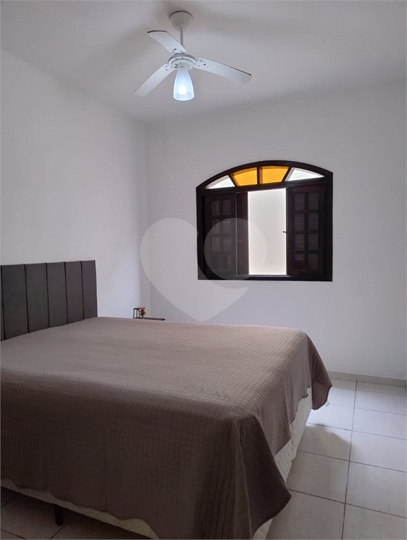 Sobrado à venda com 6 quartos, sendo 2 suítes, em Balneário Stella Maris, Peruíbe, SP