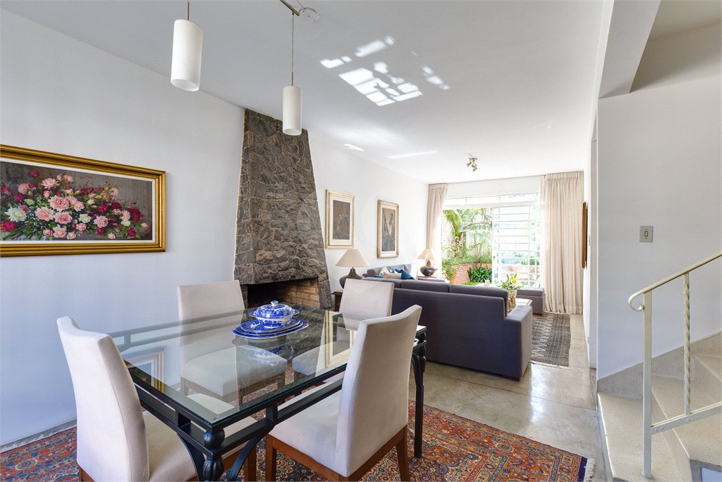 Casa de Vila à venda com 4 quartos, sendo 1 suíte, em Alto da Boa Vista, São Paulo, SP