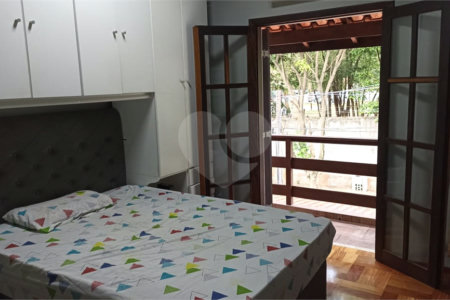 Sobrado à venda com 3 quartos, sendo 1 suíte, em Parque São George, Cotia, SP