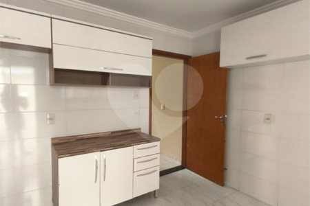 Sobrado à venda com 3 quartos, sendo 1 suíte, em Chora Menino, São Paulo, SP