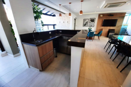 Apartamento Residencial à venda, Pitangueiras, Guarujá - AP0136.