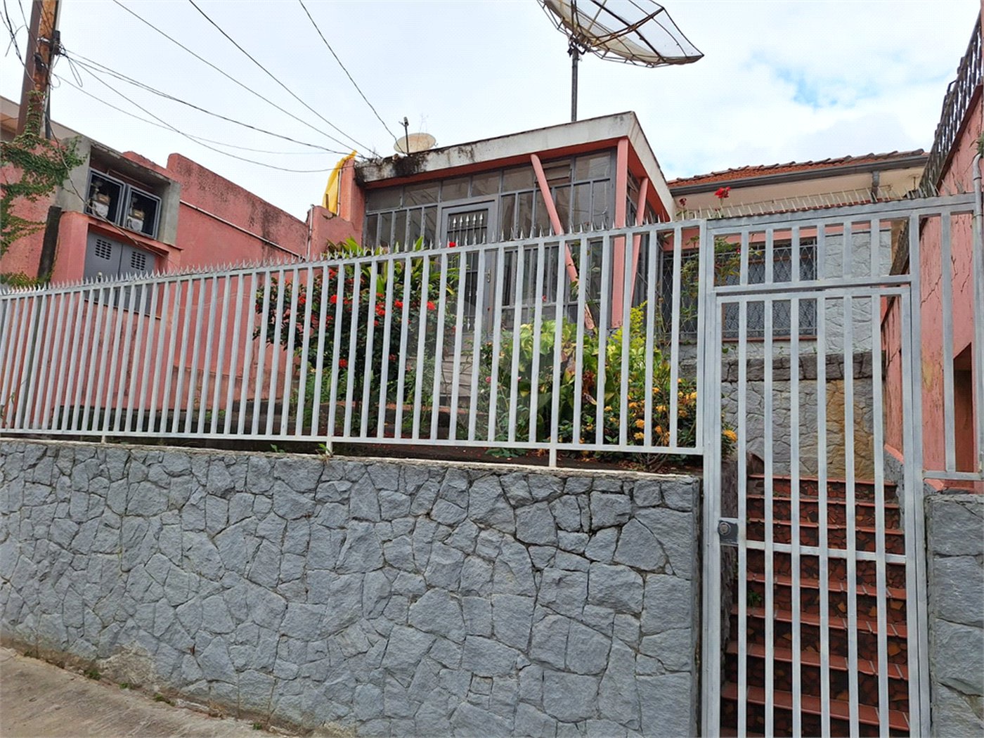 Casa Térrea à venda com 5 quartos, sendo 3 suítes,  em Vila Mazzei, São Paulo, SP