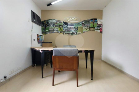 Casa à venda com 4 quartos, sendo 2 suítes,  em Vila Alexandria, São Paulo, SP