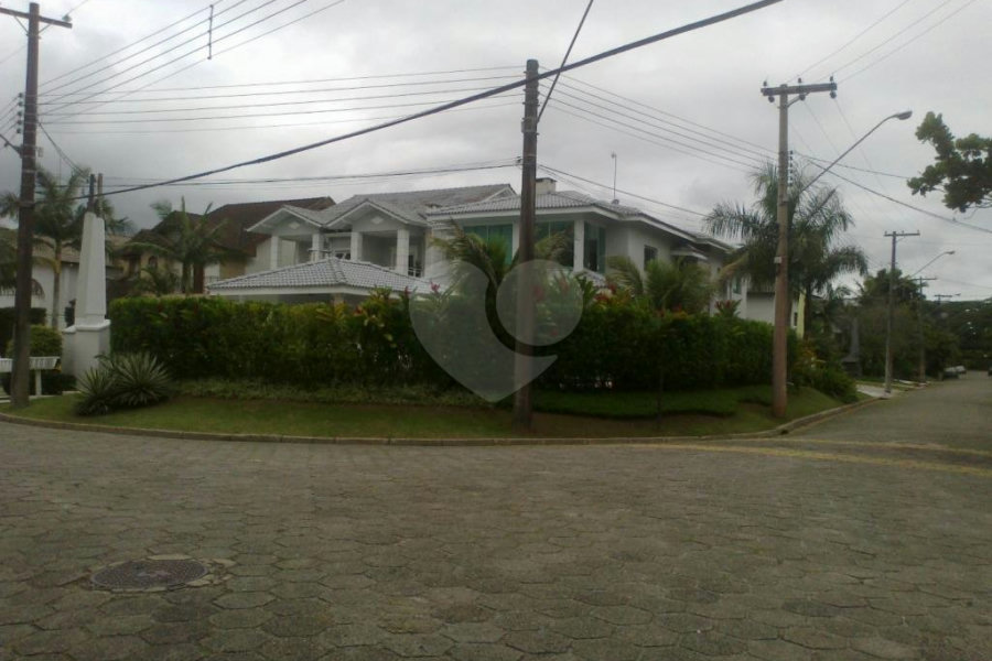 Sobrado à venda com 5 suítes em Enseada, Bertioga, SP
