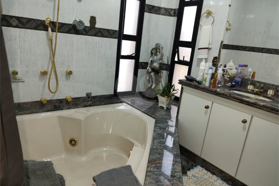 Casa Térrea à venda com 6 quartos, sendo 4 suítes, em Cangaíba, São Paulo, SP