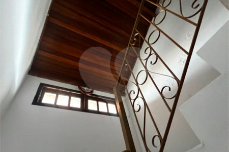 Sobrado à venda com 6 quartos, sendo 4 suítes,  em Vila Oliveira, Mogi das Cruzes, SP