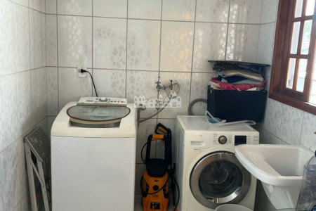 Casa à venda com 3 quartos, sendo 1 suíte,  em Retiro das Fontes, Atibaia, SP