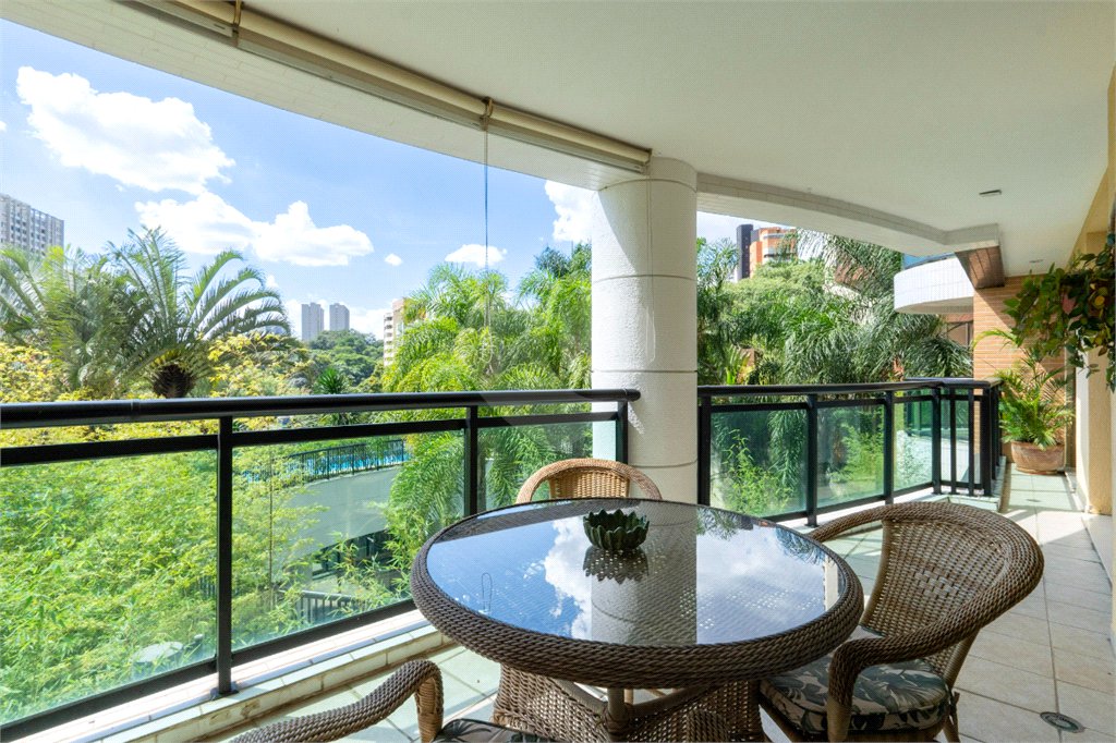 Apartamento à venda com 3 suítes em Vila Suzana, São Paulo, SP