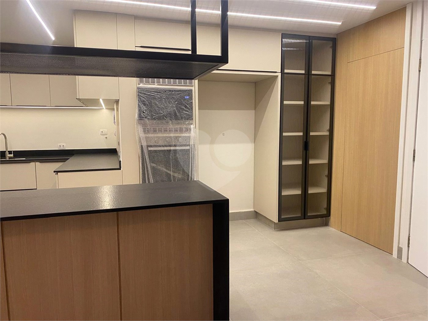 Apartamento à venda com 3 quartos, sendo 1 suíte,  em Itaim Bibi, São Paulo, SP