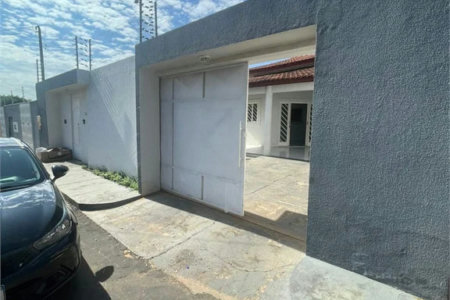 Casa para alugar com 3 quartos, sendo 1 suíte, em Setor Industrial, Balsas, MA