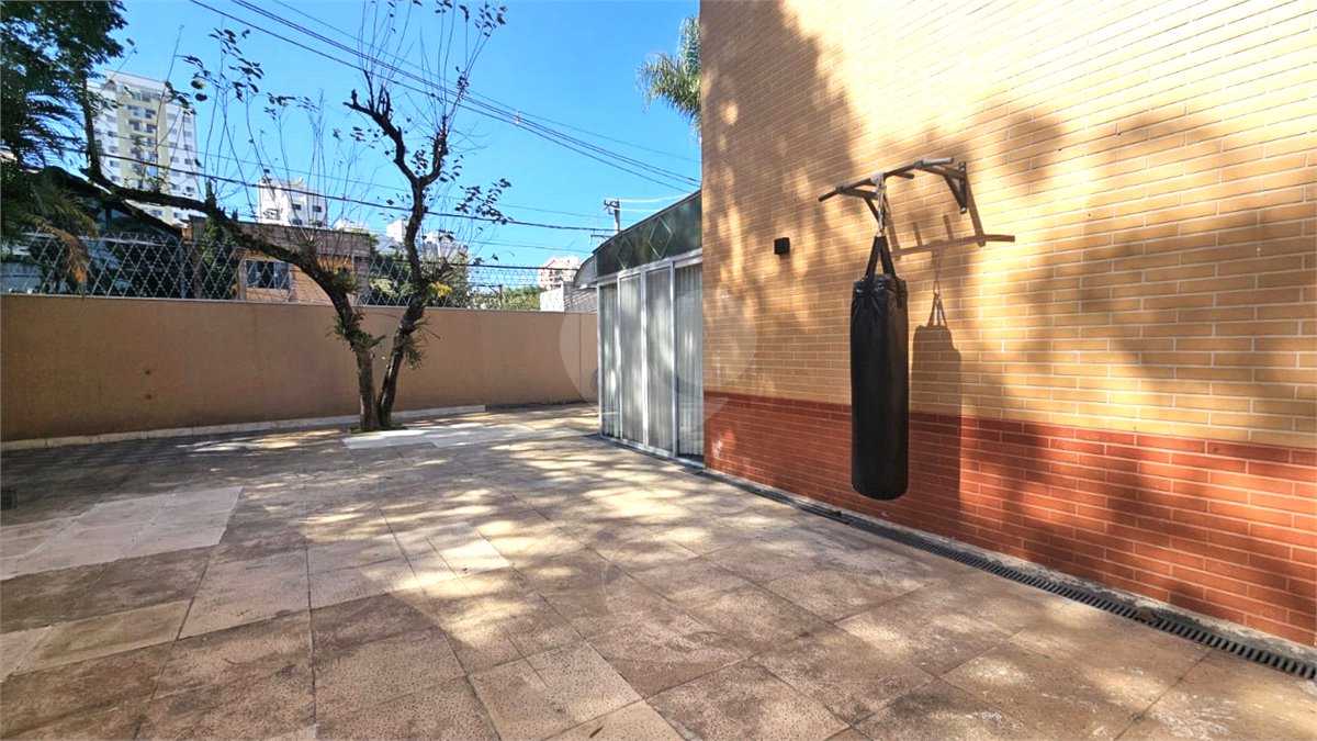 Casa à venda com 3 quartos, sendo 1 suíte, no condomínio Flora Park, São Paulo - SP