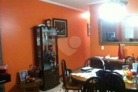 Sobrado à venda com 3 quartos, sendo 1 suíte, em Vila Nivi, São Paulo, SP