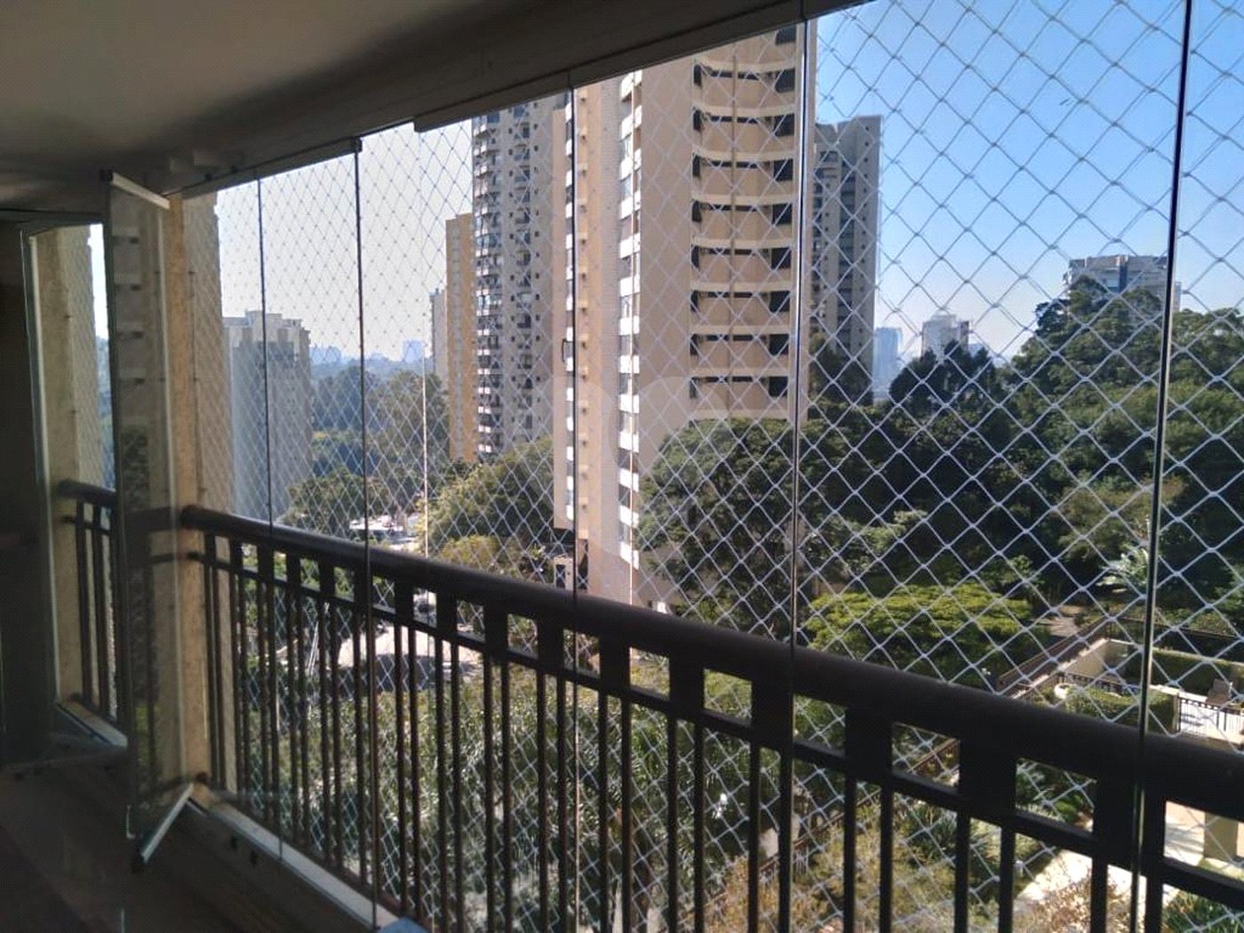 Apartamento à venda com 3 quartos, sendo 2 suítes,  em Paraíso do Morumbi, São Paulo, SP