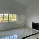 Casa à venda com 4 quartos, sendo 1 suíte,  no condomínio Jardim das Acácias, Cotia - SP