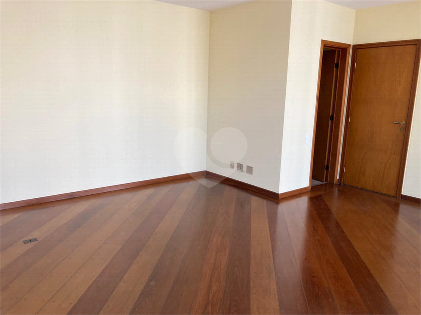 Apartamento para alugar com 3 quartos, sendo 1 suíte, em Brooklin, São Paulo, SP