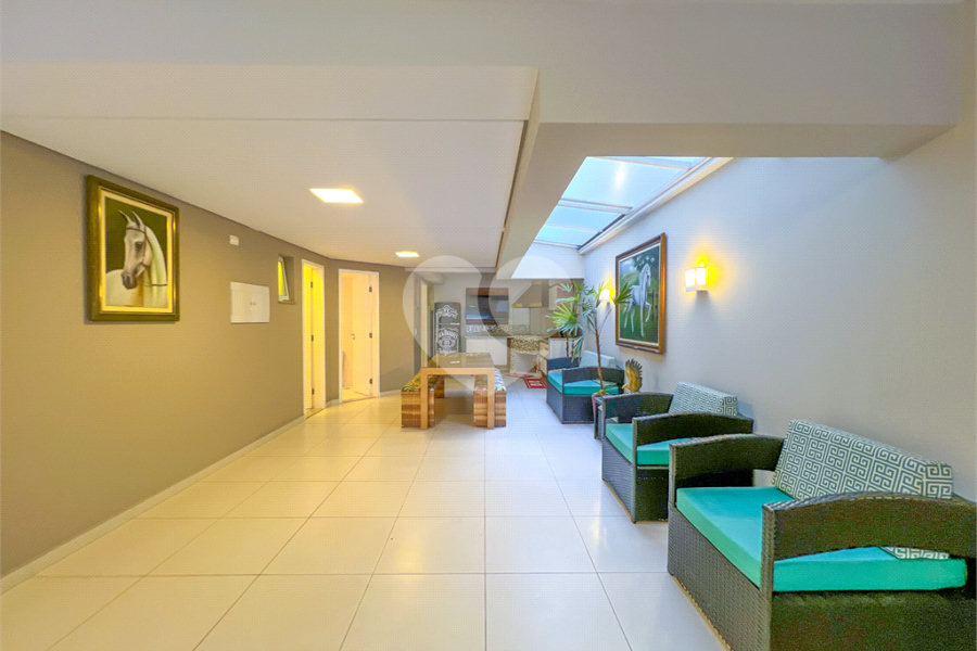 Casa à venda com 3 quartos, sendo 2 suítes, no condomínio Floradas da Serra, São Paulo - SP