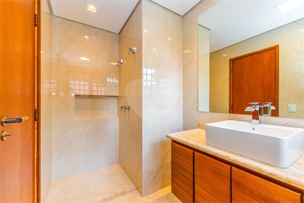 Casa à venda com 4 quartos, sendo 2 suítes, em Jardim Marajoara, São Paulo, SP