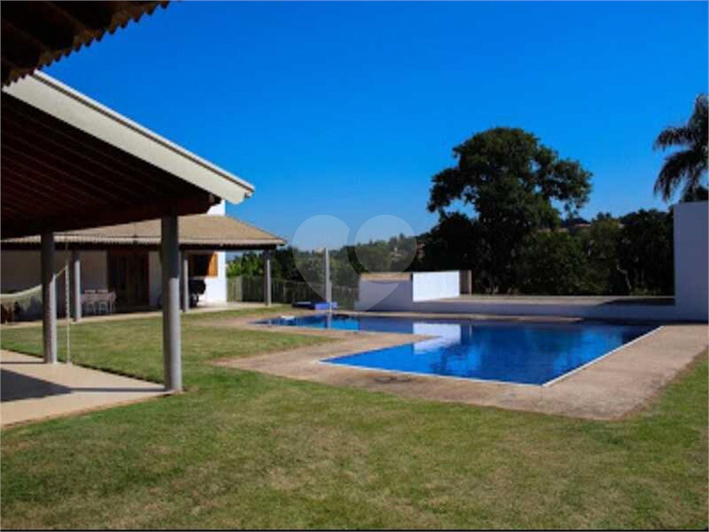 Casa à venda com 5 quartos, sendo 3 suítes, no condomínio Residencial Vale das Laranjeiras, Indaiatuba - SP
