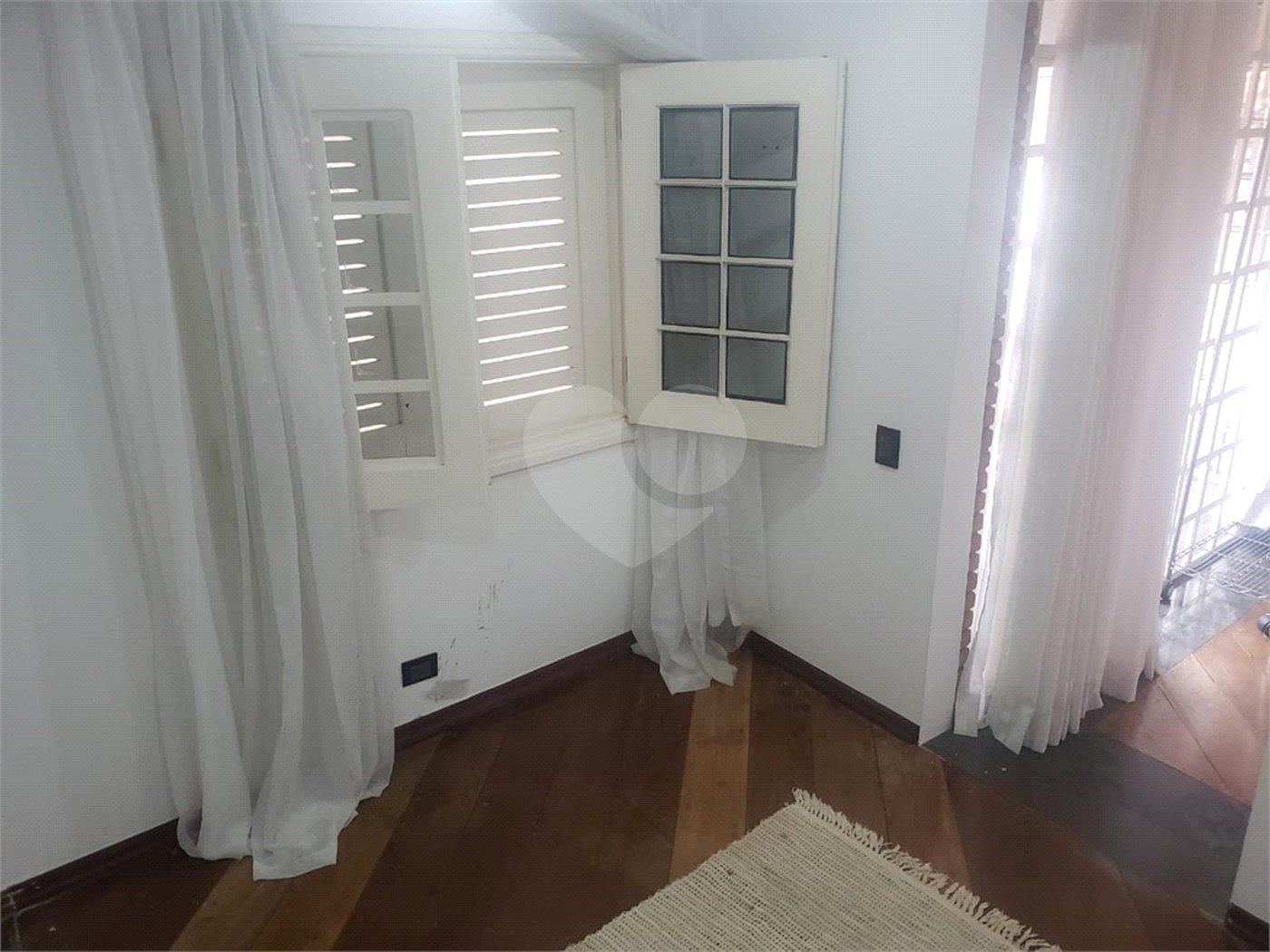 Sobrado à venda com 4 quartos, sendo 2 suítes,  em Tremembé, São Paulo, SP
