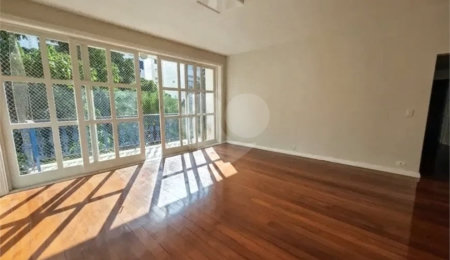 Apartamento à venda com 4 quartos, sendo 1 suíte,  em Lagoa, Rio de Janeiro, RJ