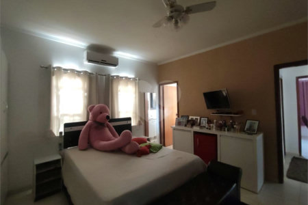 Sobrado à venda com 5 quartos, sendo 1 suíte,  em Cidade Alta, Cuiabá, MT