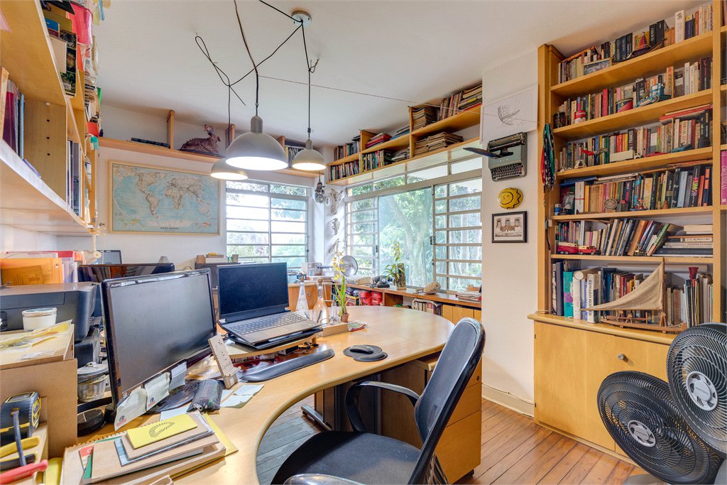 Casa Térrea à venda ou para alugar com 5 quartos, sendo 2 suítes,  em Jardim Prudência, São Paulo, SP