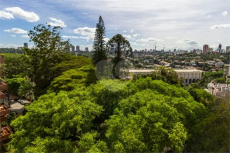 Higienópolis: 2 suítes, varanda envidraçada e vista aberta