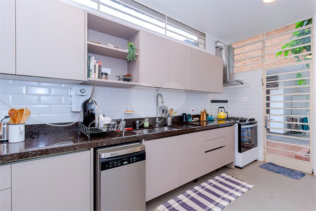 Casa Térrea à venda com 3 quartos, sendo 1 suíte,  em Alto da Boa Vista, São Paulo, SP