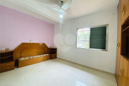 Sobrado à venda com 4 quartos, sendo 1 suíte, em Vila Gilda, Santo André, SP