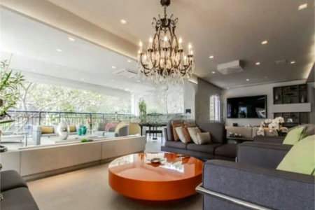 Apartamento de 306m² na melhor região de Moema, 3 suítes, 5 vagas, varanda gourmet, depósito, fora de rota